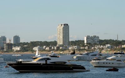 Verano gris en Punta del Este, que resiste los embates de la crisis Argentina