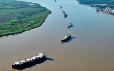 Durante doce horas colapsó la Hidrovía por un barco varado y hay buques que no salen de sus puertos