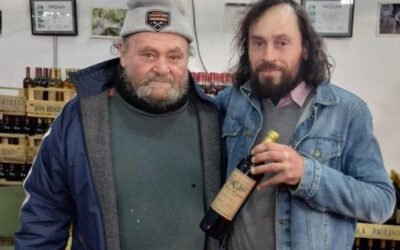 Carlos Ruscitti es el hijo de “Don Renzo”, dos generaciones productoras del vino de la costa de Berisso