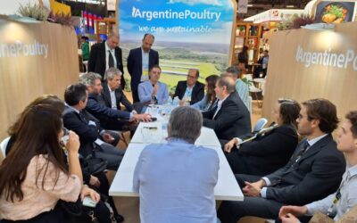 Juan Pazo visitó el stand de la avicultura argentina en la feria SIAL 2024 – París, Francia